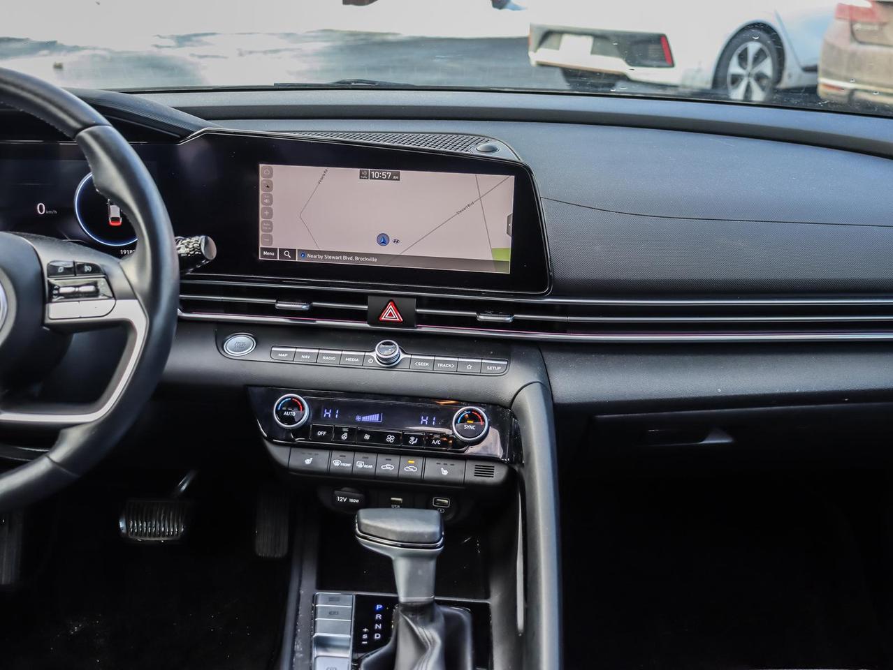2023 Hyundai Elantra Luxury 4dr Sedan Photo