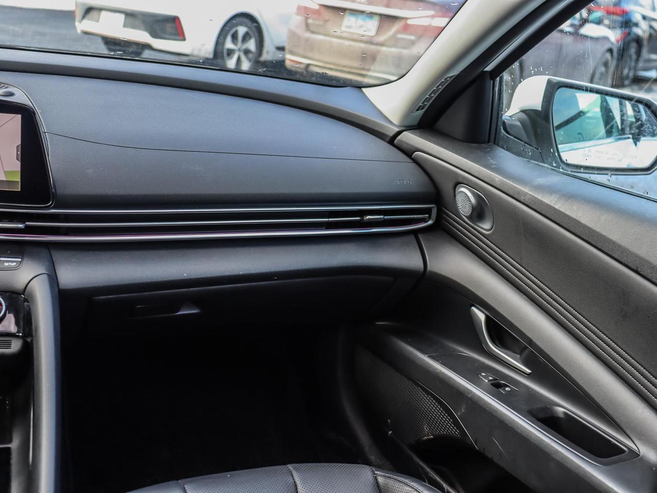 2023 Hyundai Elantra Luxury 4dr Sedan Photo