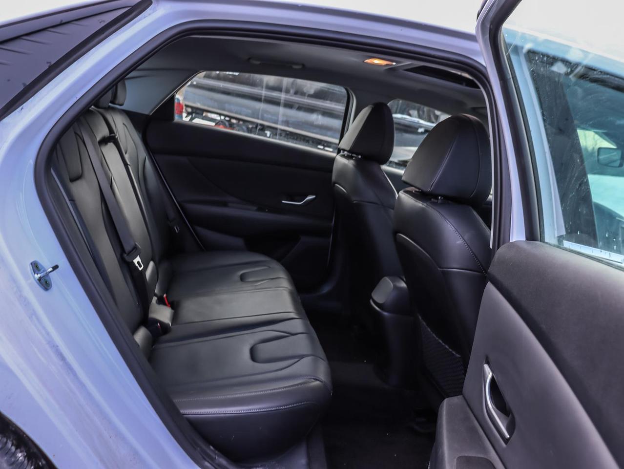 2023 Hyundai Elantra Luxury 4dr Sedan Photo