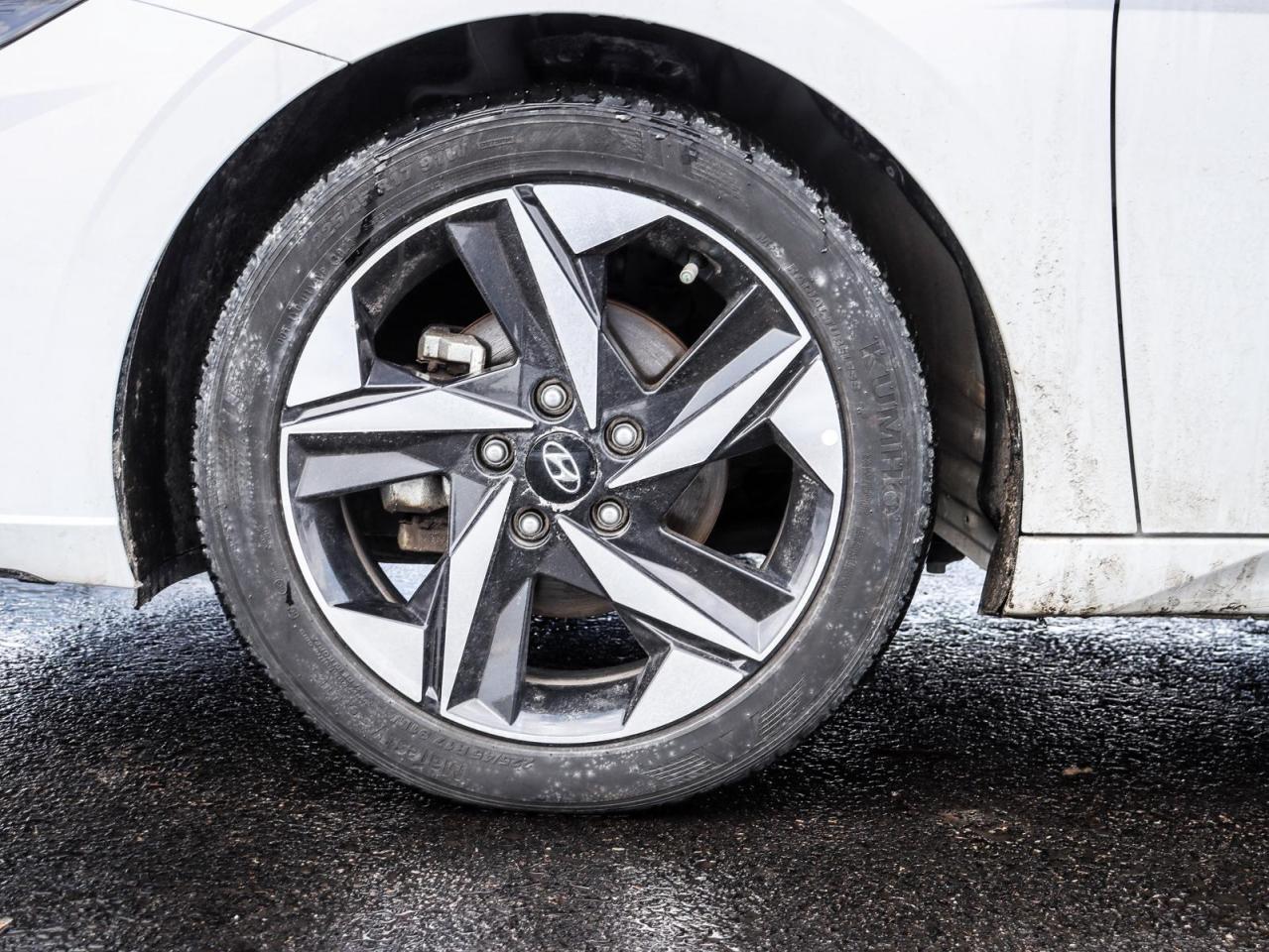 2023 Hyundai Elantra Luxury 4dr Sedan Photo