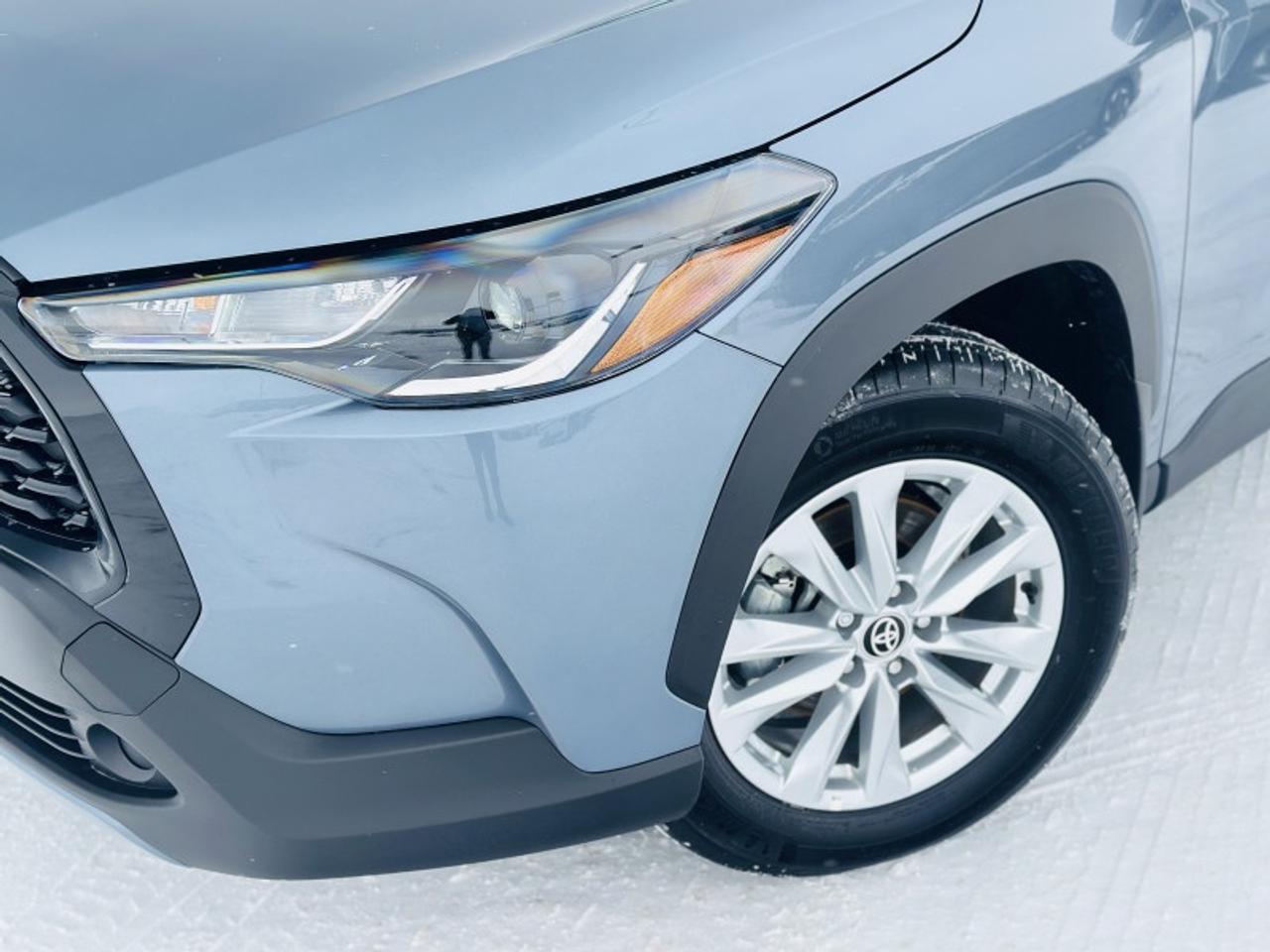 2025 Toyota Corolla Cross LE Photo