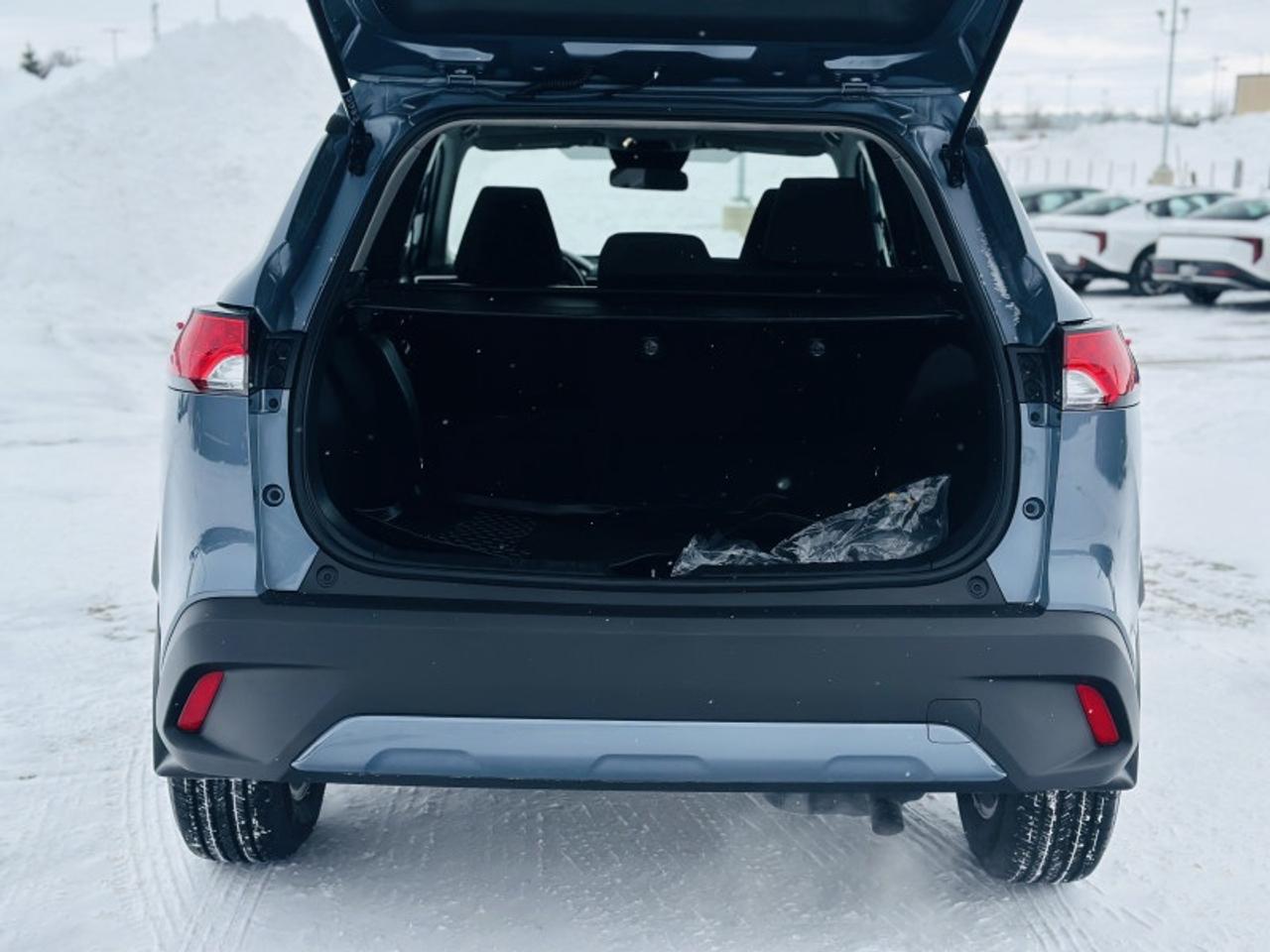 2025 Toyota Corolla Cross LE Photo