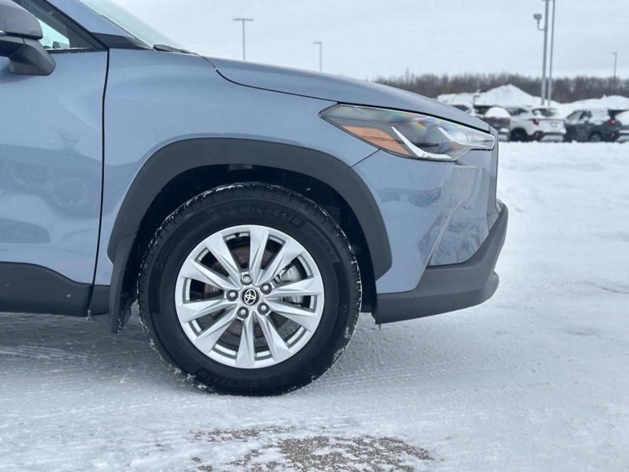 2025 Toyota Corolla Cross LE Photo