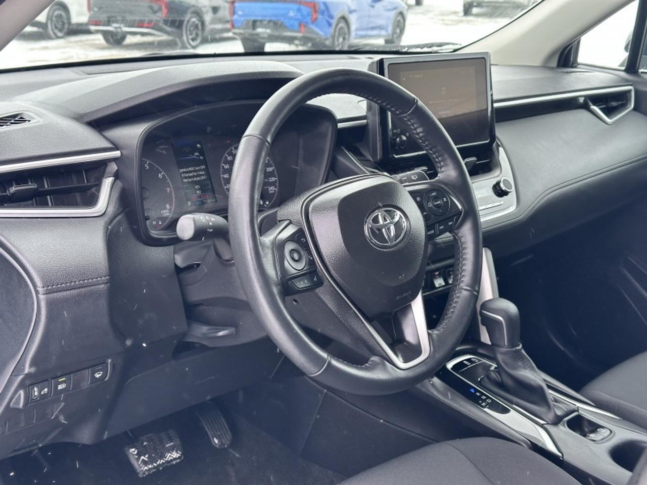 2025 Toyota Corolla Cross LE Photo