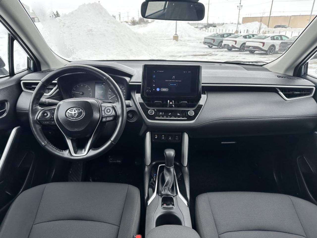 2025 Toyota Corolla Cross LE Photo