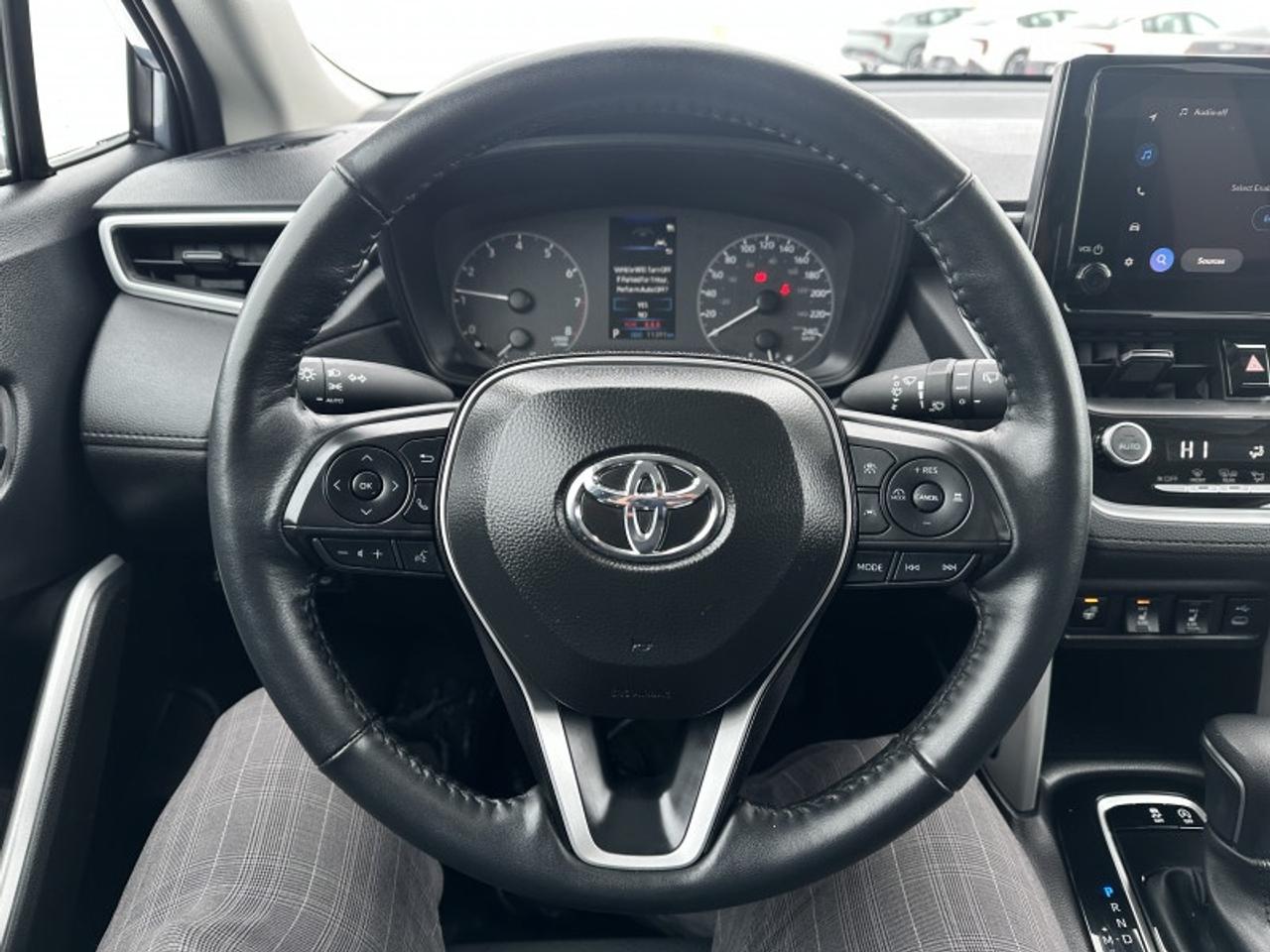 2025 Toyota Corolla Cross LE Photo