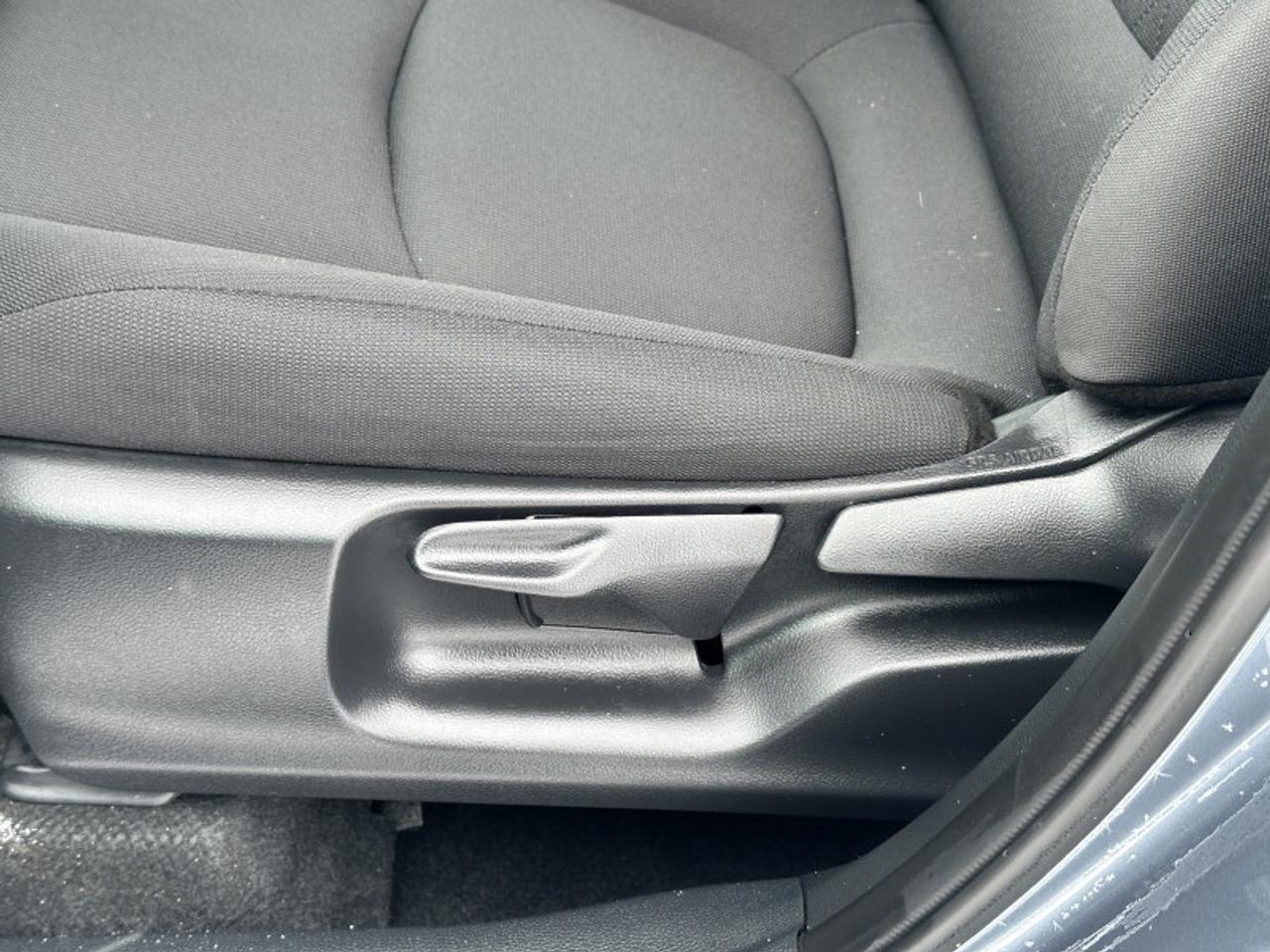 2025 Toyota Corolla Cross LE Photo