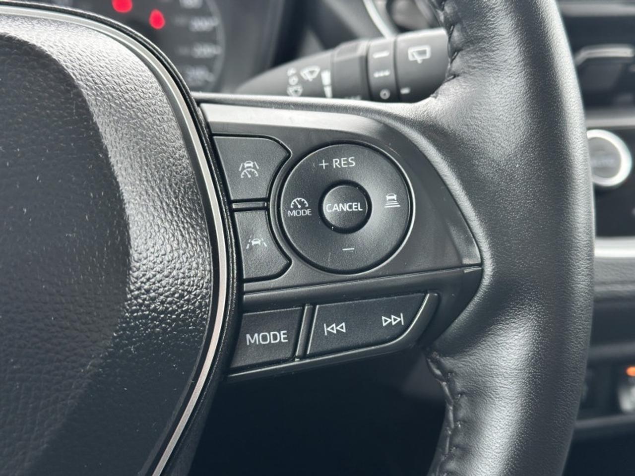 2025 Toyota Corolla Cross LE Photo