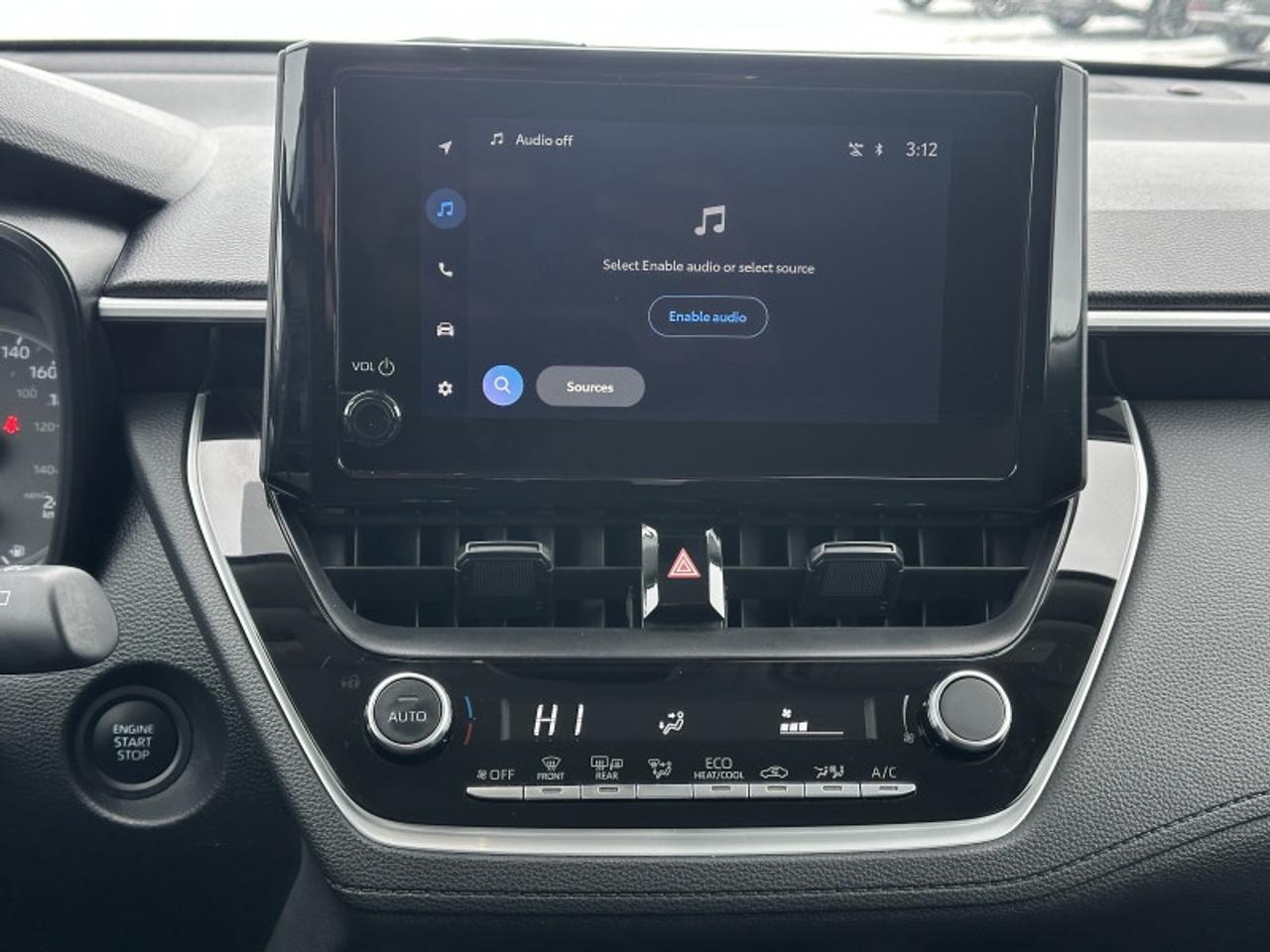 2025 Toyota Corolla Cross LE Photo