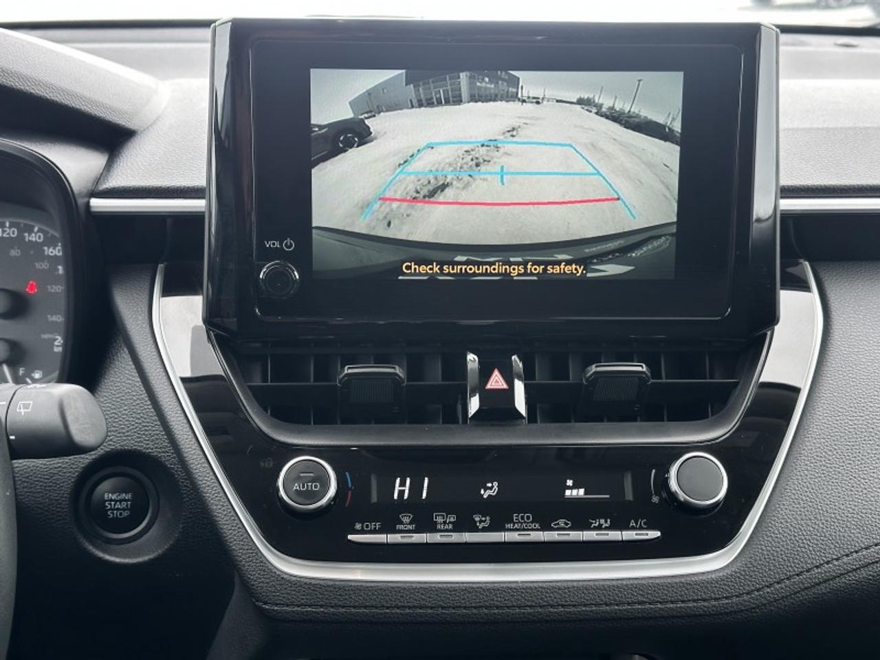 2025 Toyota Corolla Cross LE Photo