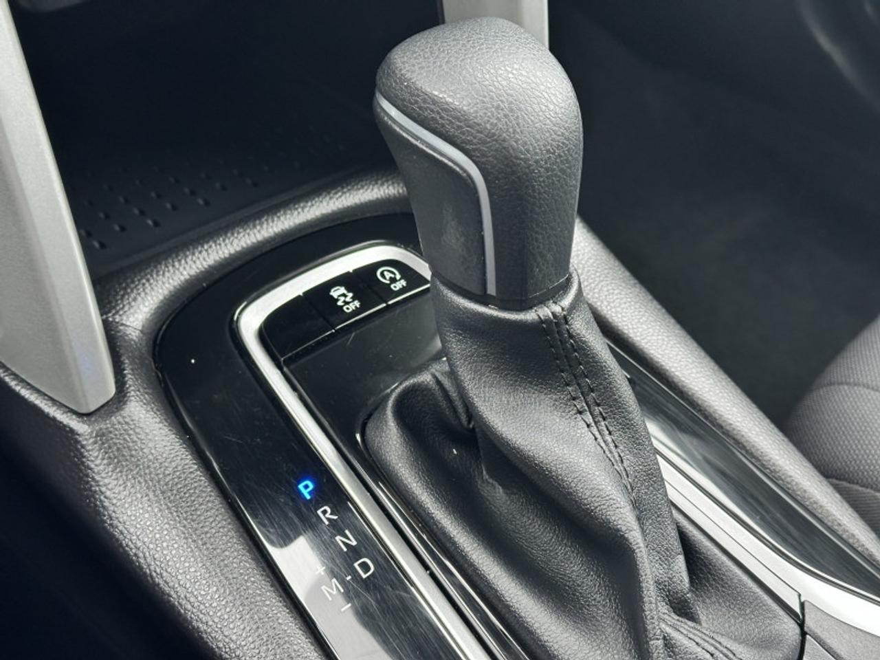 2025 Toyota Corolla Cross LE Photo