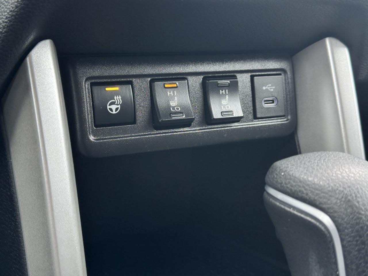 2025 Toyota Corolla Cross LE Photo