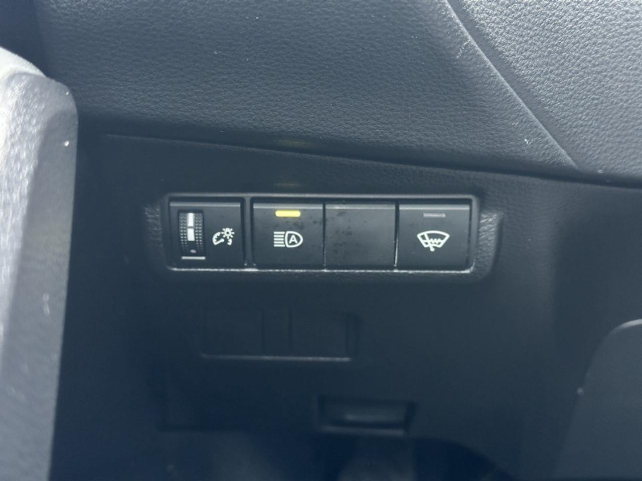 2025 Toyota Corolla Cross LE Photo