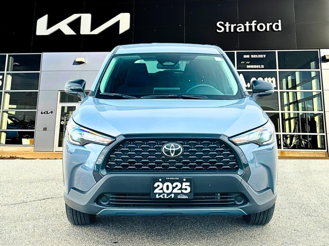 2025 Toyota Corolla Cross LE Photo
