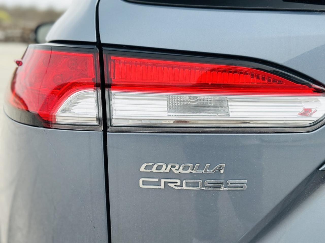 2025 Toyota Corolla Cross LE Photo
