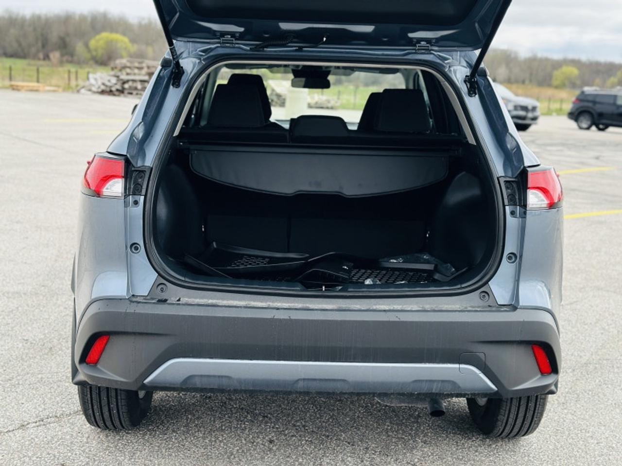 2025 Toyota Corolla Cross LE Photo