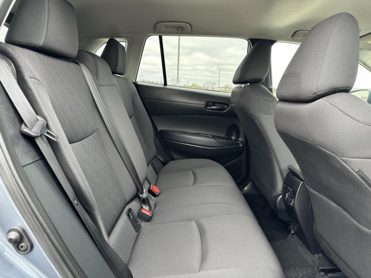 2025 Toyota Corolla Cross LE Photo