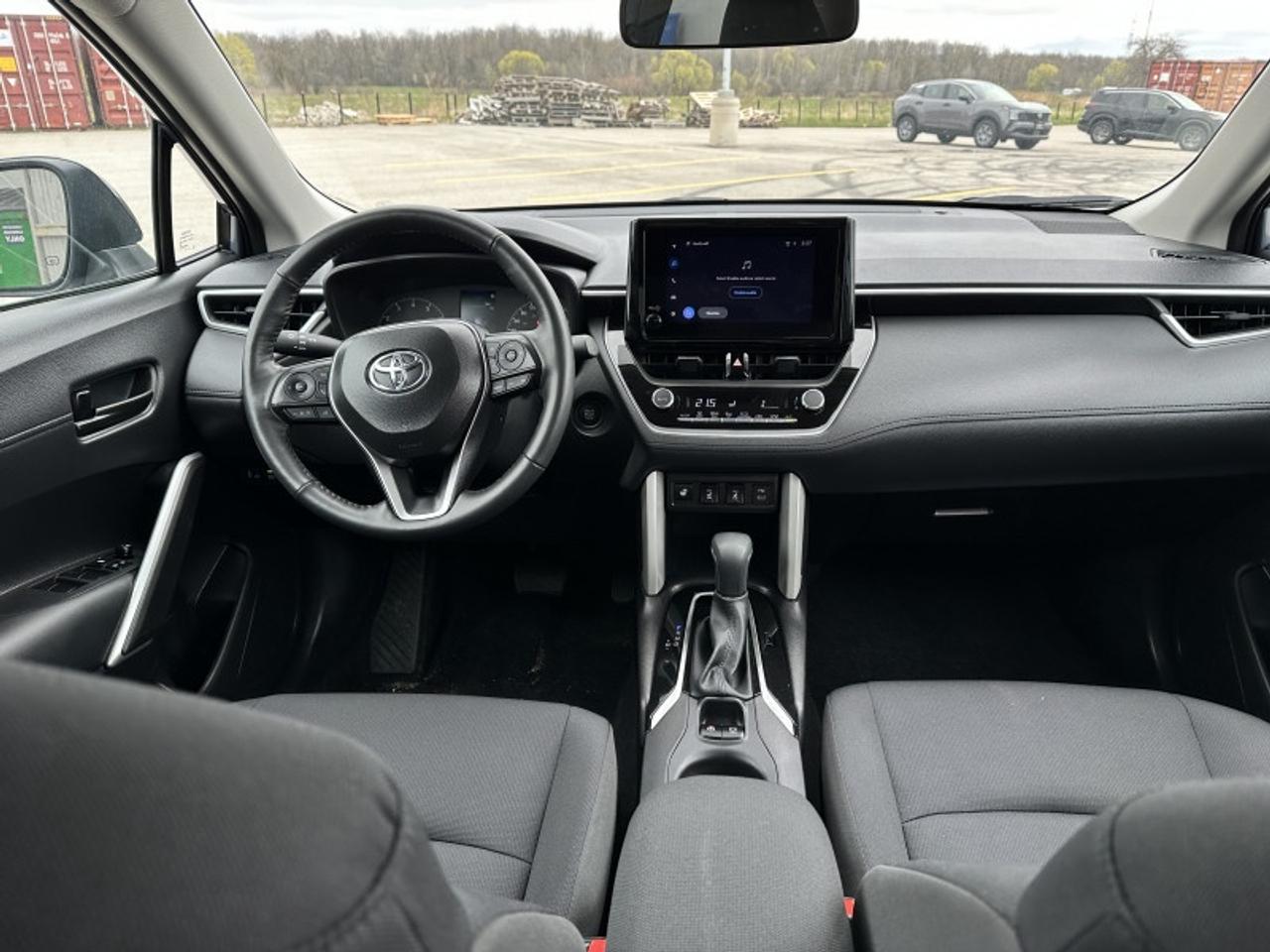2025 Toyota Corolla Cross LE Photo
