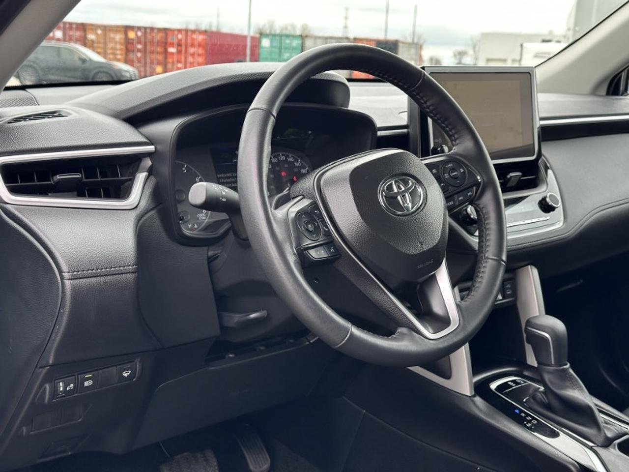 2025 Toyota Corolla Cross LE Photo