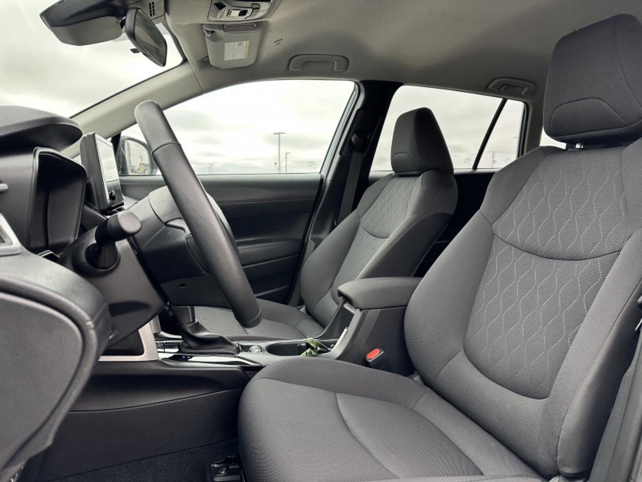 2025 Toyota Corolla Cross LE Photo
