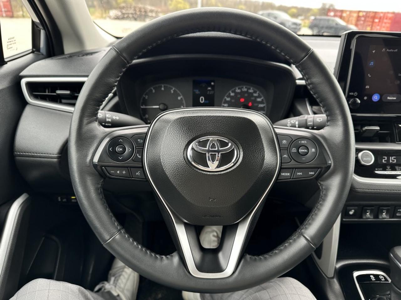 2025 Toyota Corolla Cross LE Photo
