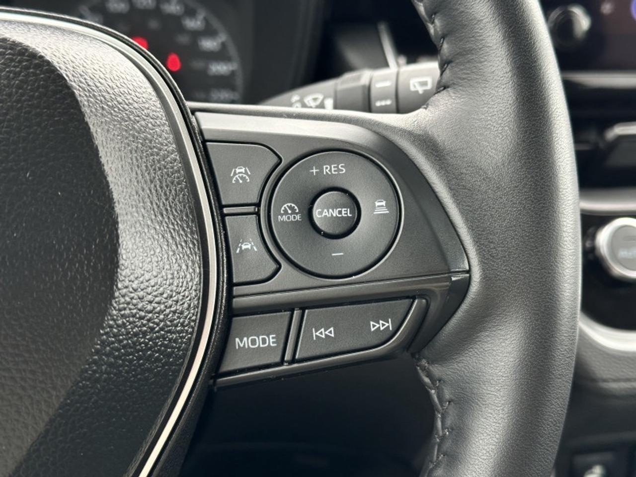 2025 Toyota Corolla Cross LE Photo