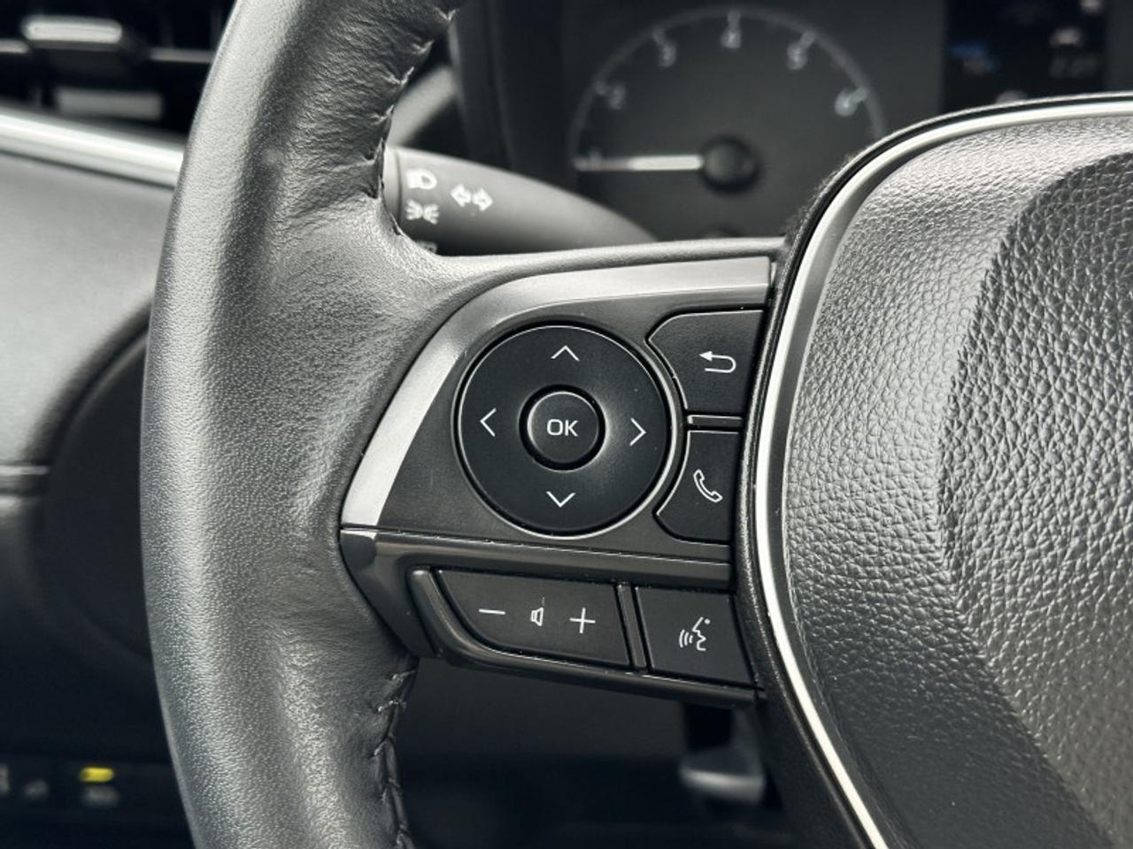 2025 Toyota Corolla Cross LE Photo