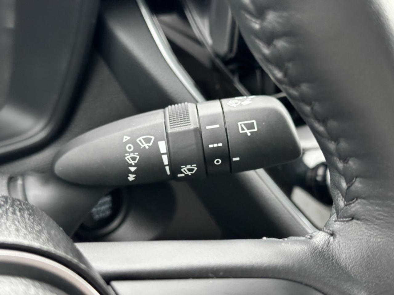2025 Toyota Corolla Cross LE Photo