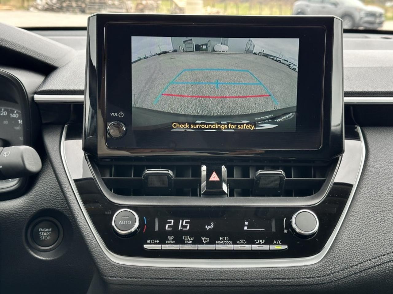 2025 Toyota Corolla Cross LE Photo