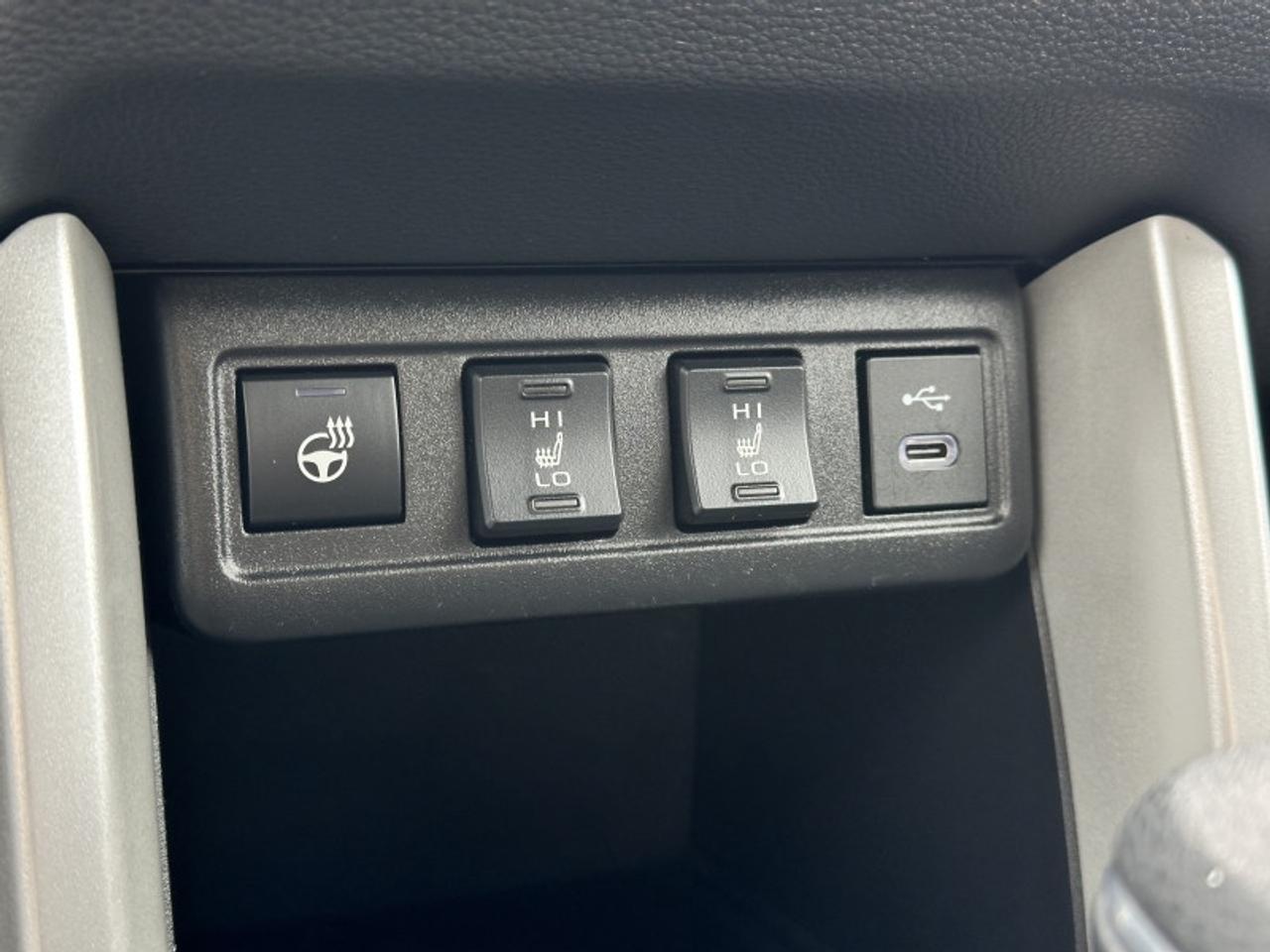 2025 Toyota Corolla Cross LE Photo