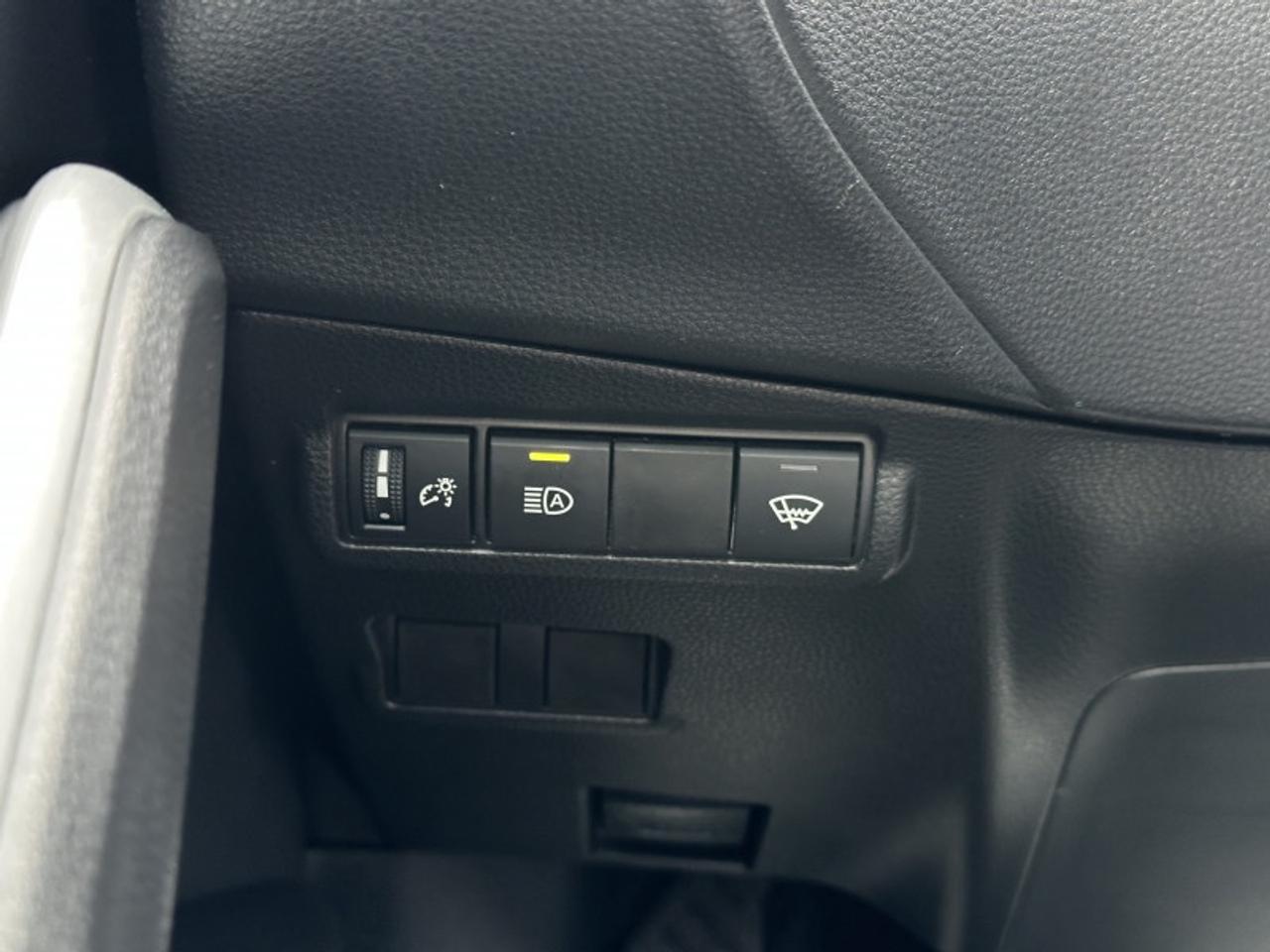 2025 Toyota Corolla Cross LE Photo