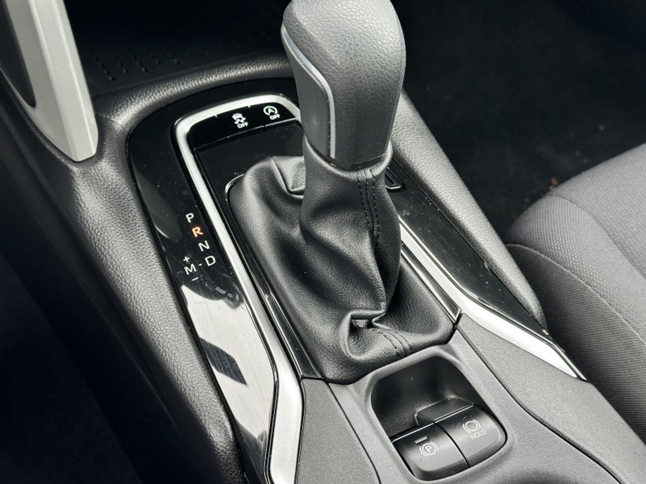2025 Toyota Corolla Cross LE Photo