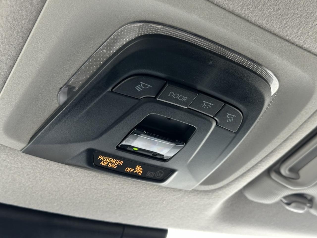 2025 Toyota Corolla Cross LE Photo