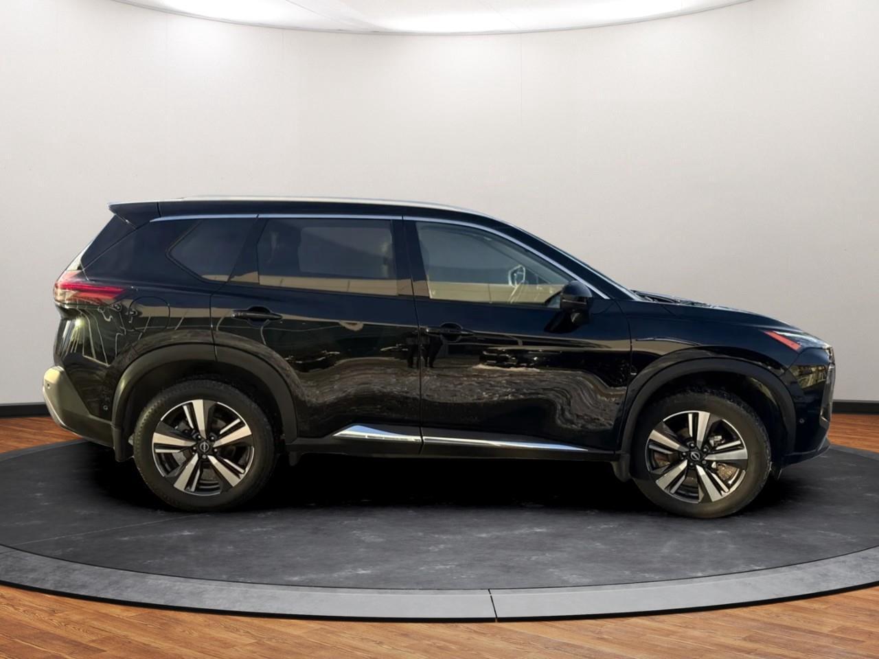 2023 Nissan Rogue SL Photo3