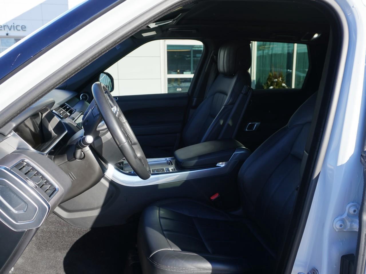 2020 Land Rover Range Rover Sport HSE MHEV Photo