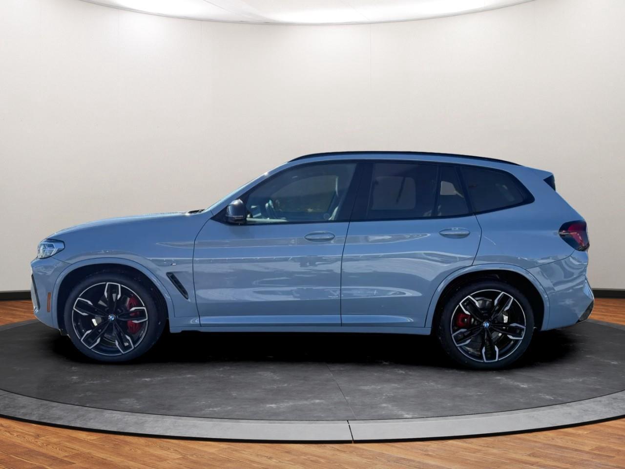 2022 BMW X3 M40i Photo2