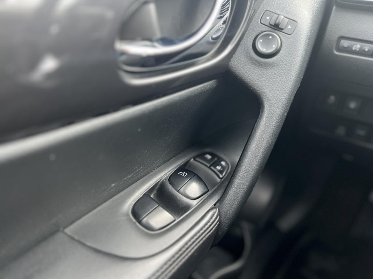 2020 Nissan Rogue SV AWD Pearl White   Pano Roof   Htd Seats   Blind Photo