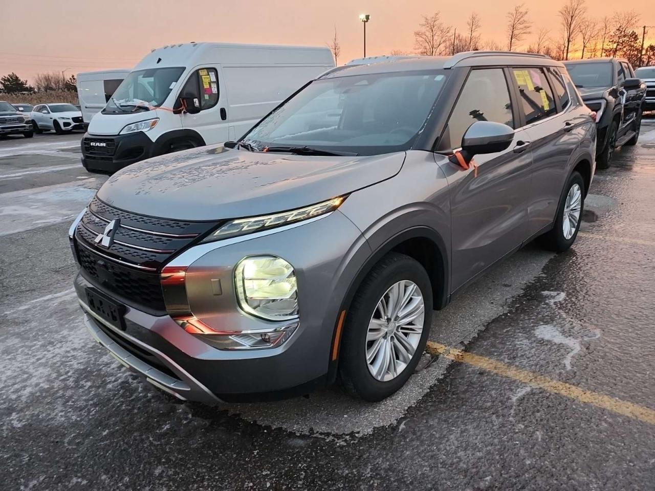 2024 Mitsubishi Outlander SE 4DR S-AWC Photo