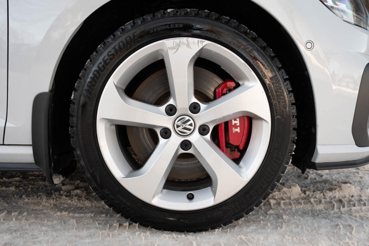 2019 Volkswagen Golf GTI S 6M 4-Door   2 sets of tires Photo