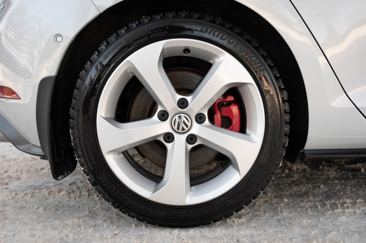 2019 Volkswagen Golf GTI S 6M 4-Door   2 sets of tires Photo