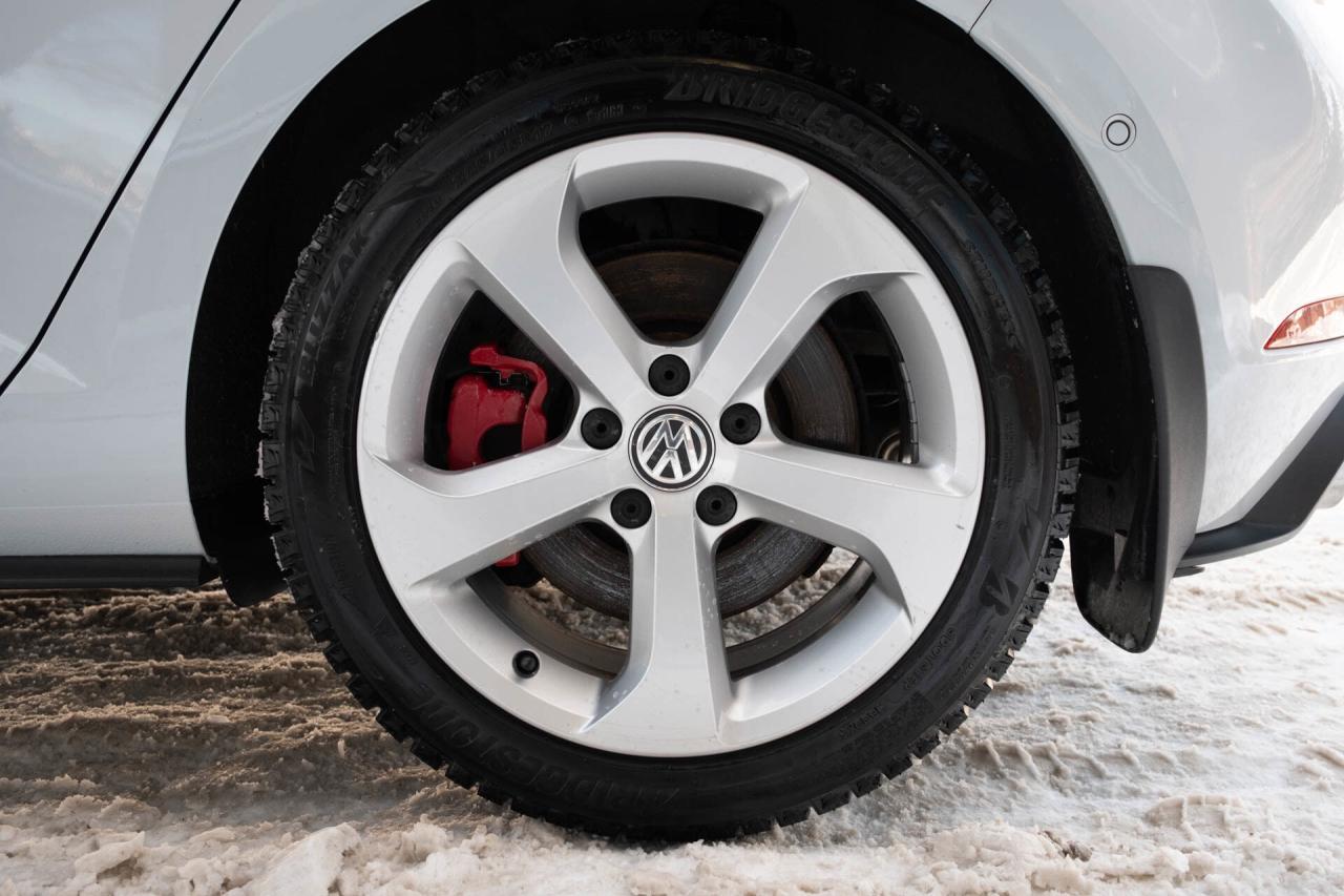 2019 Volkswagen Golf GTI S 6M 4-Door   2 sets of tires Photo