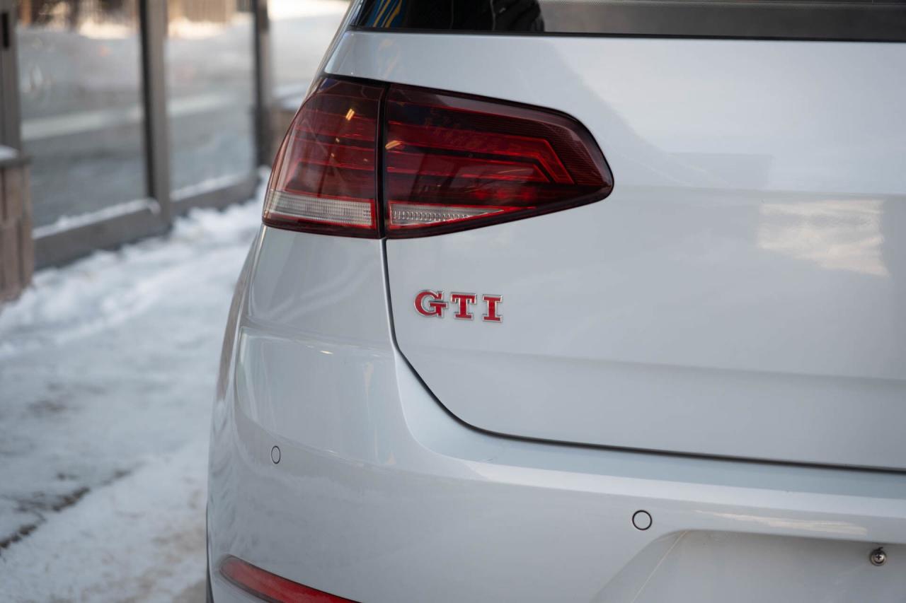 2019 Volkswagen Golf GTI S 6M 4-Door   2 sets of tires Photo