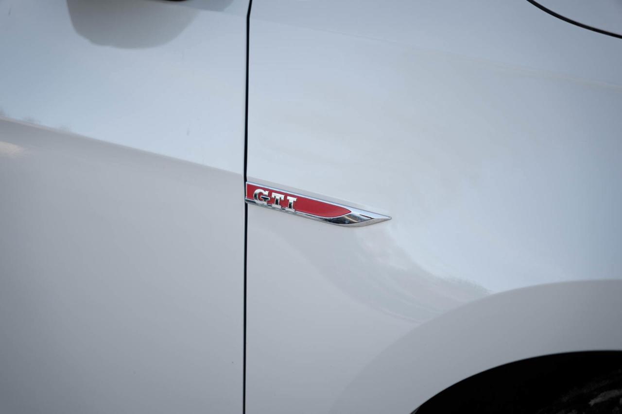 2019 Volkswagen Golf GTI S 6M 4-Door   2 sets of tires Photo