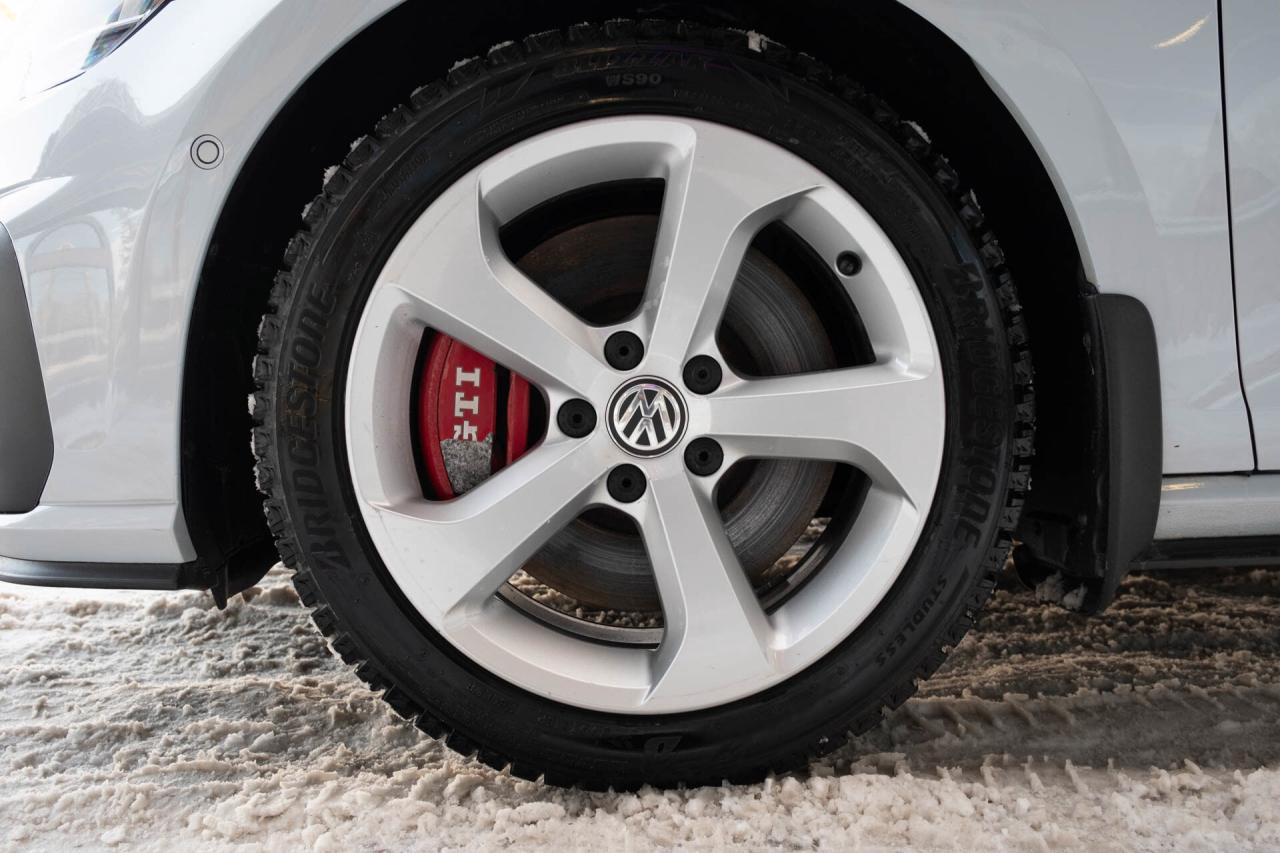 2019 Volkswagen Golf GTI S 6M 4-Door   2 sets of tires Photo