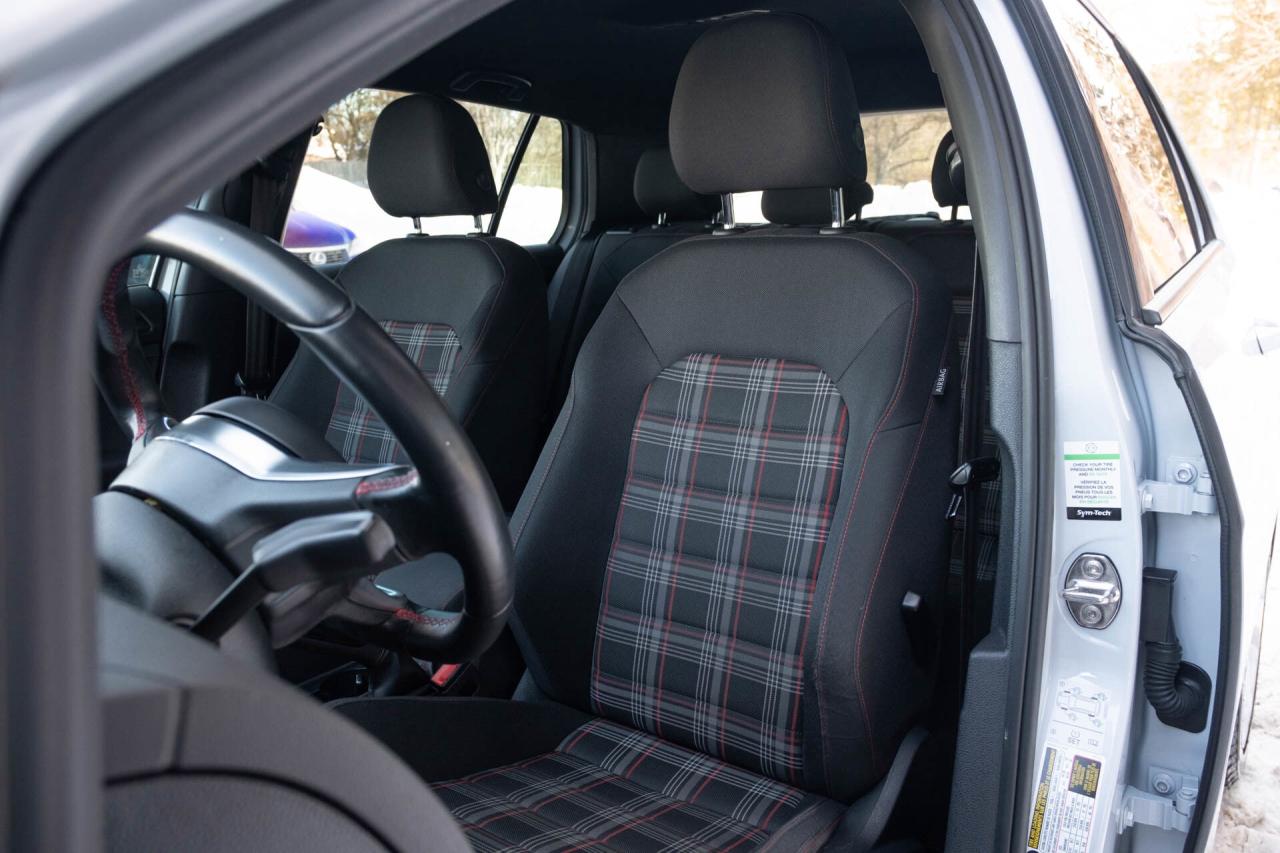 2019 Volkswagen Golf GTI S 6M 4-Door   2 sets of tires Photo