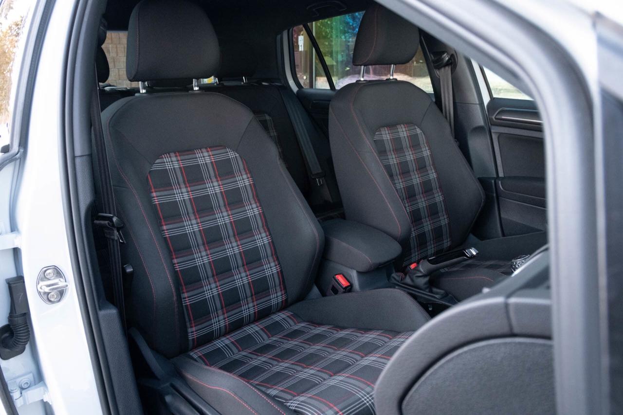 2019 Volkswagen Golf GTI S 6M 4-Door   2 sets of tires Photo