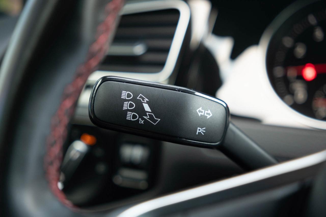 2019 Volkswagen Golf GTI S 6M 4-Door   2 sets of tires Photo