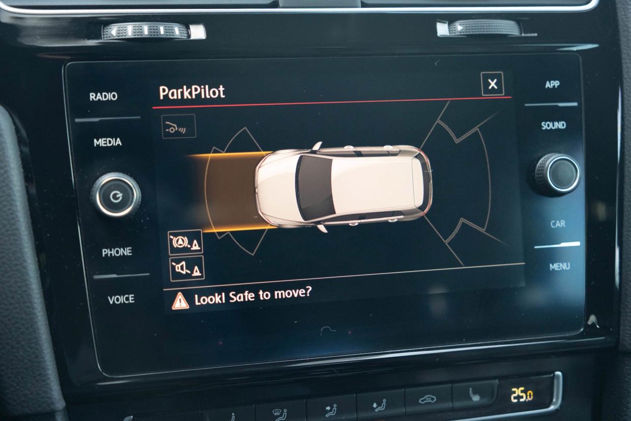 2019 Volkswagen Golf GTI S 6M 4-Door   2 sets of tires Photo