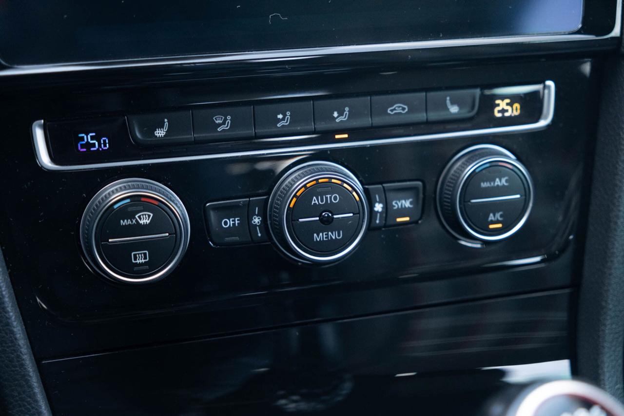 2019 Volkswagen Golf GTI S 6M 4-Door   2 sets of tires Photo