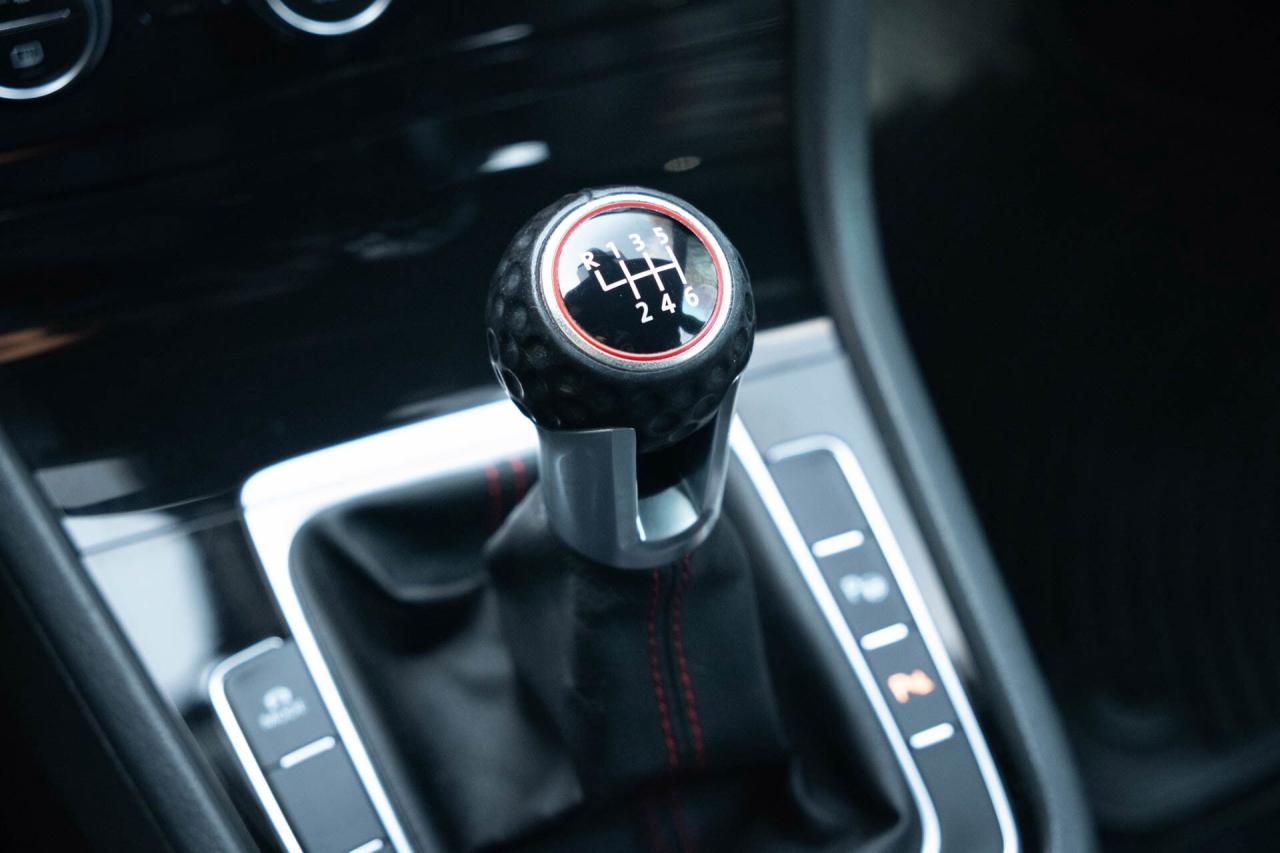 2019 Volkswagen Golf GTI S 6M 4-Door   2 sets of tires Photo